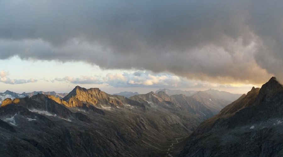 Val Adamè, vista dalla sommità del Corno Meriodionale dell'Adamè Thumb